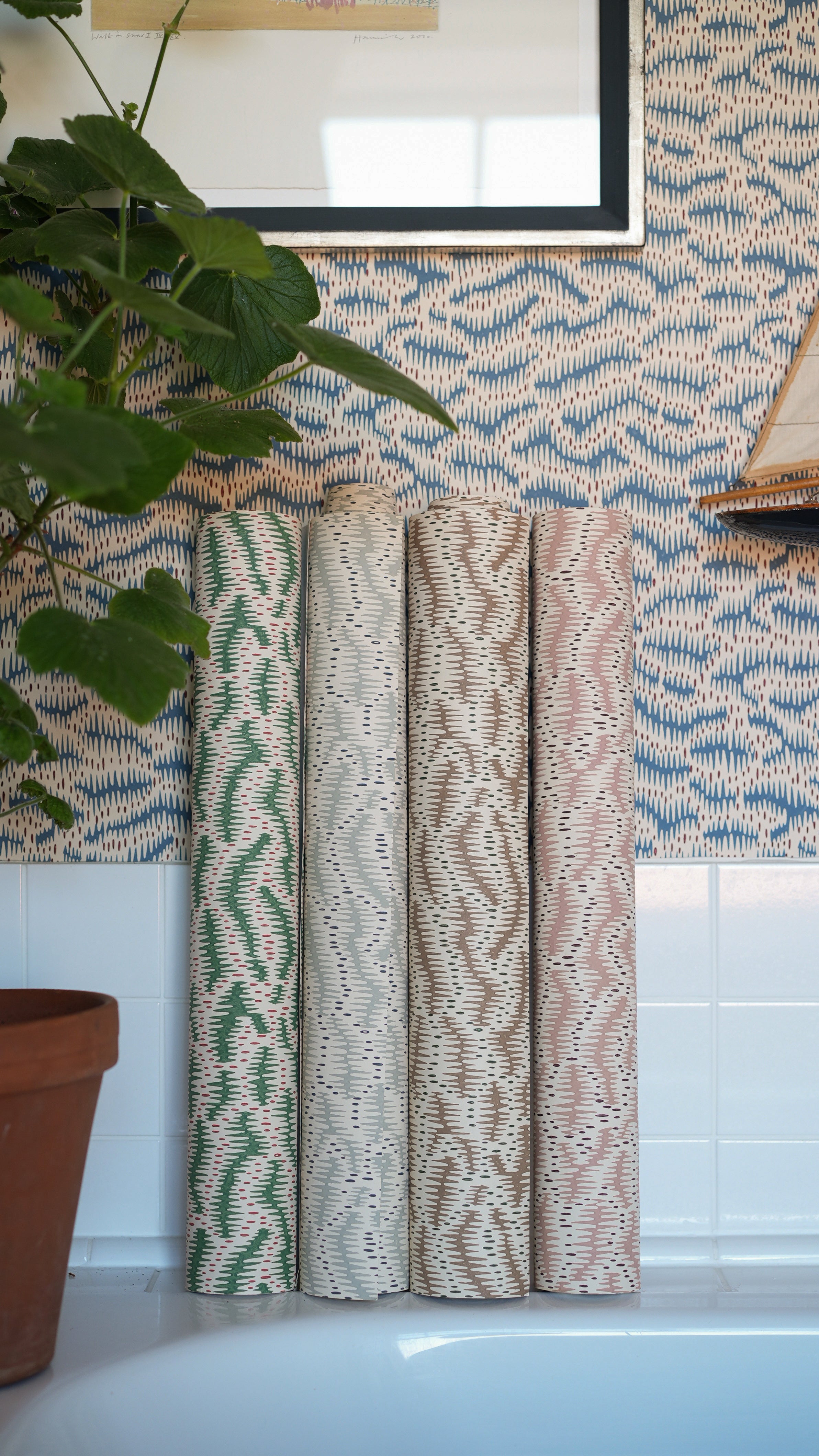 Daphne's Feathers Bronze Wallpaper
