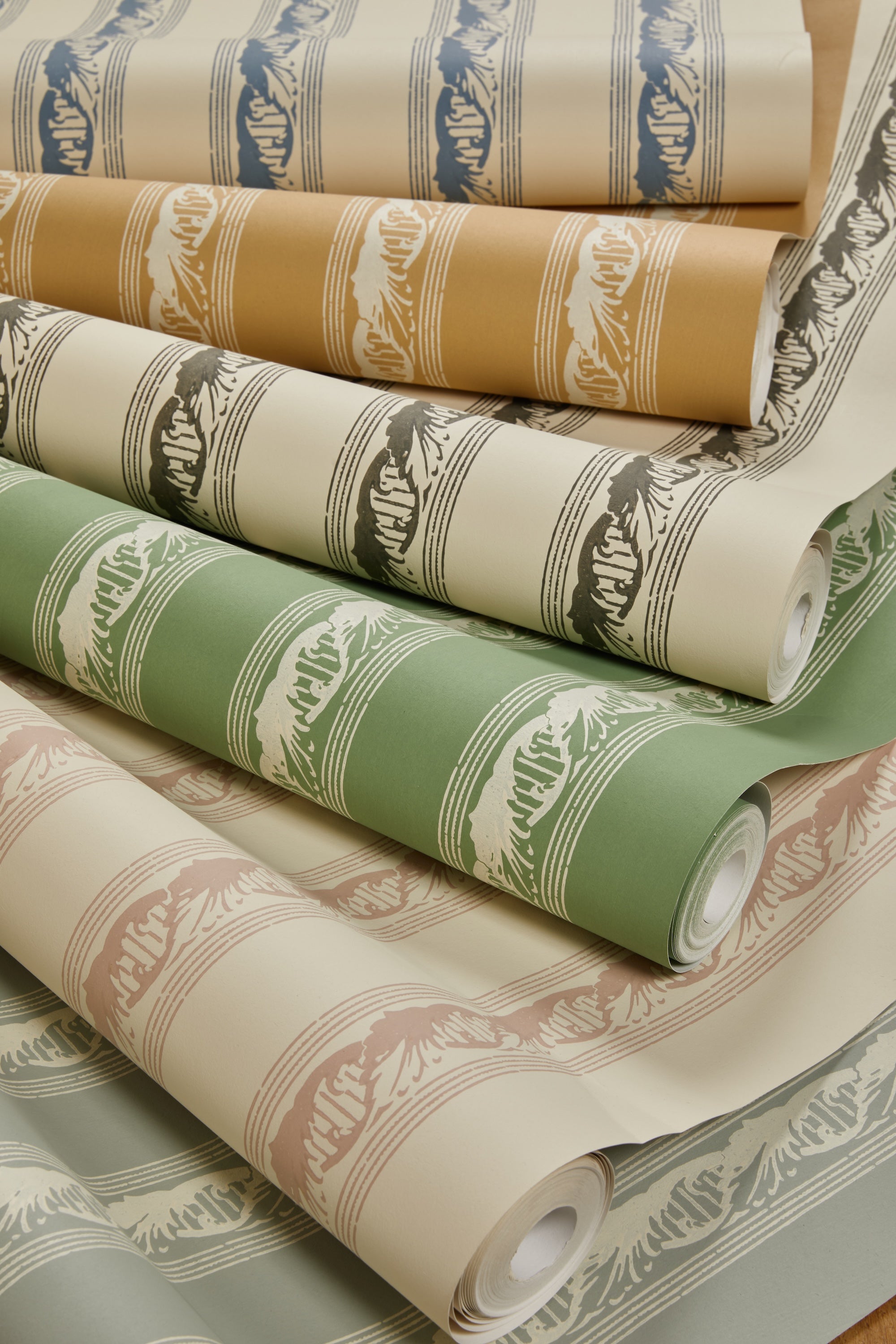 Palantine Stripe Grande Dove On Crema Wallpaper