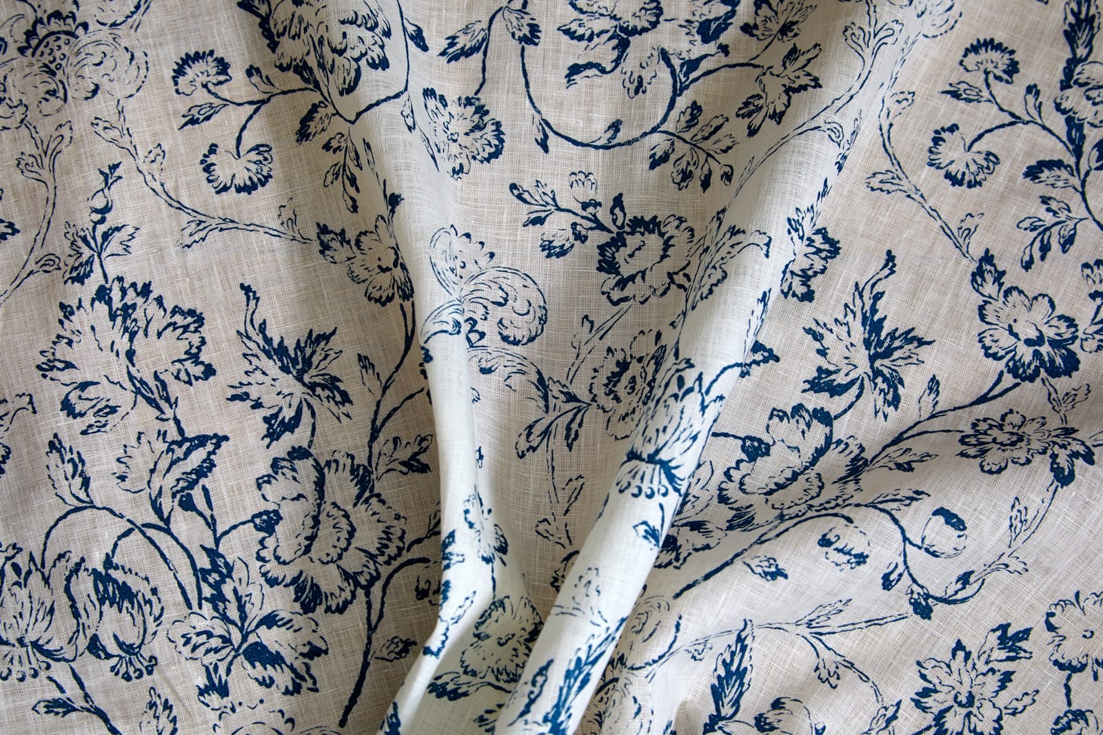 Waverly Stonington Floral Print Linen Blend Seaspray | Medium/Heavyweight  Linen Fabric | Home Decor Fabric | 54 Wide