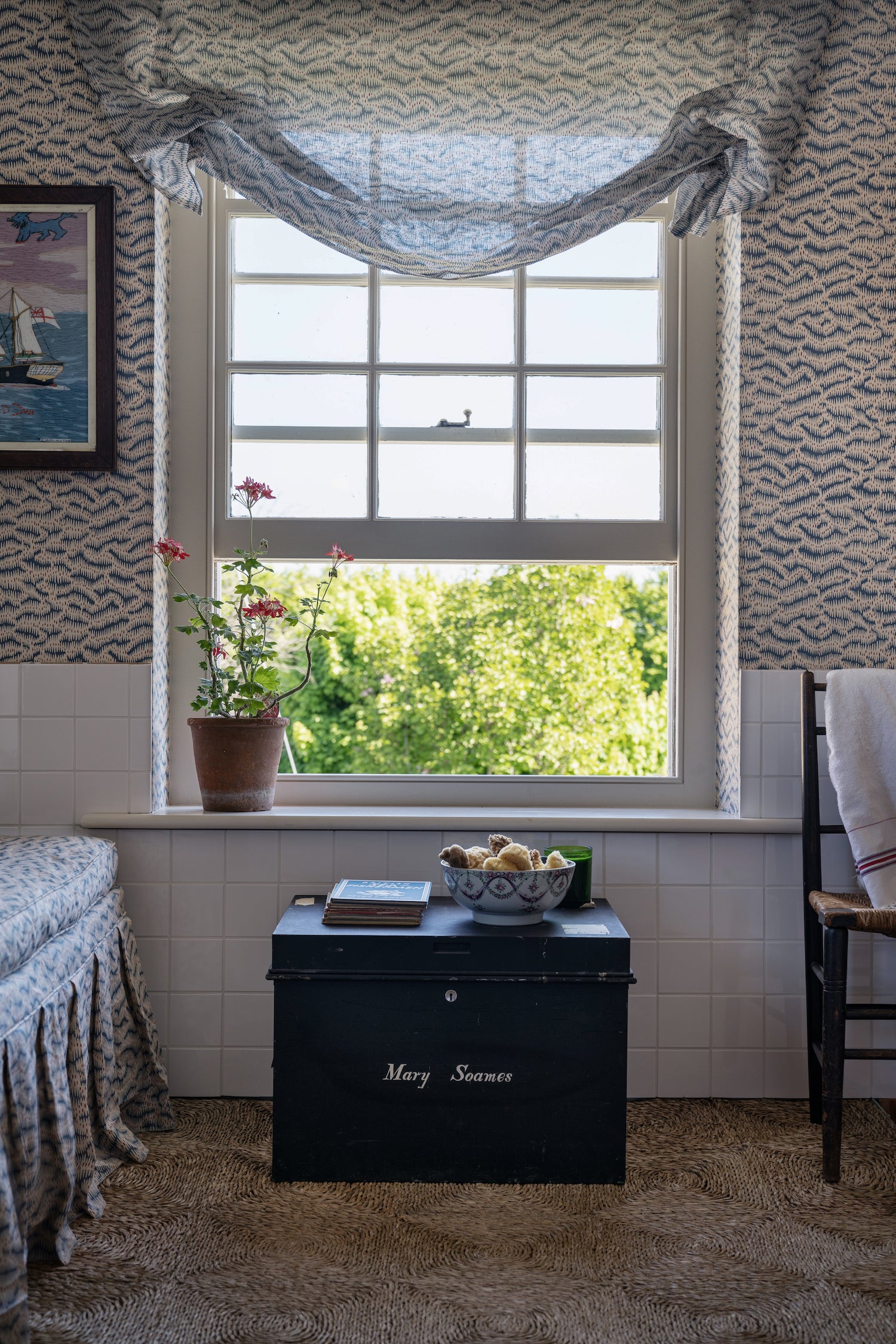 Daphne's Feathers Indigo Wallpaper