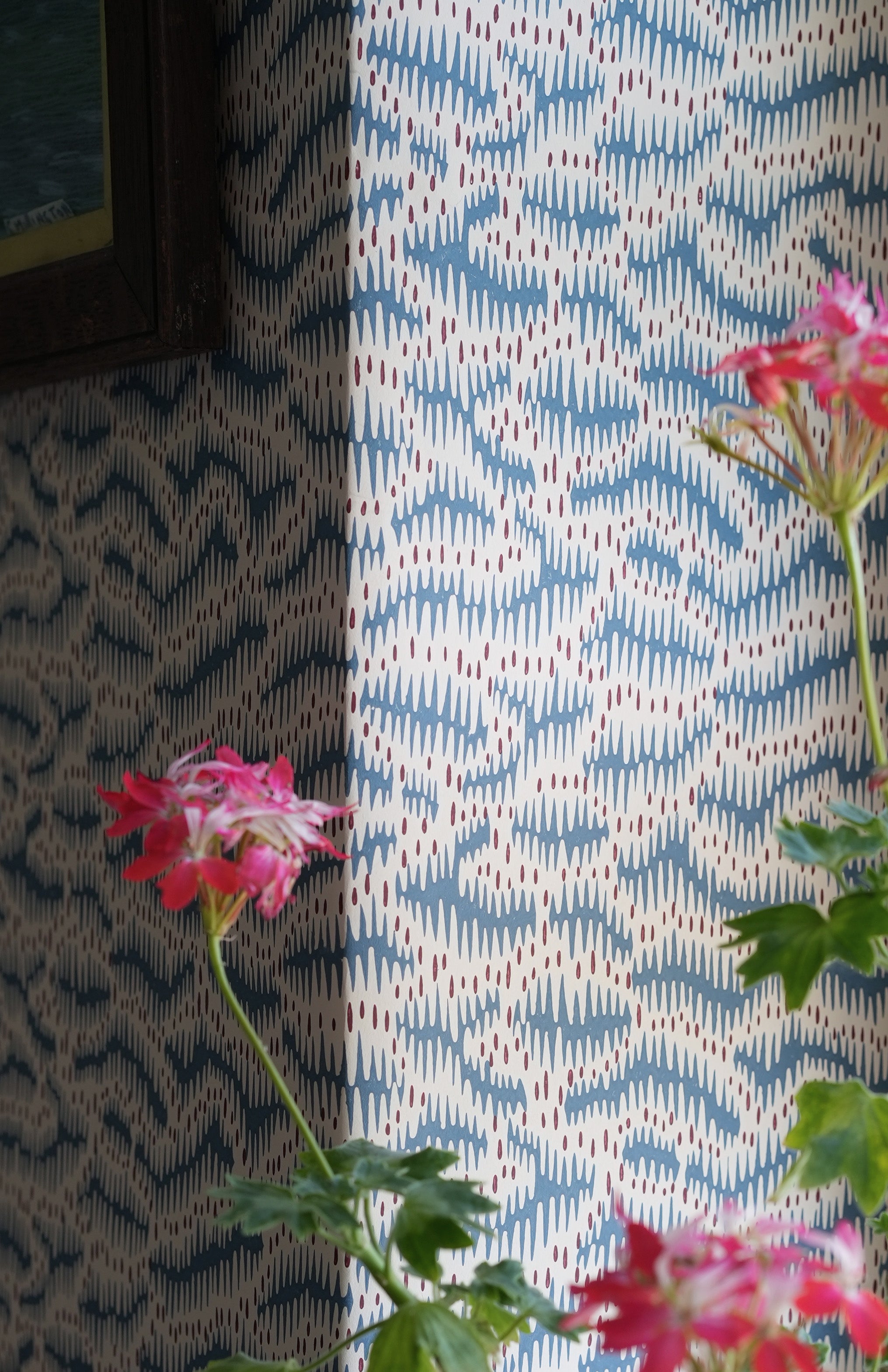 Daphne's Feathers Indigo Wallpaper